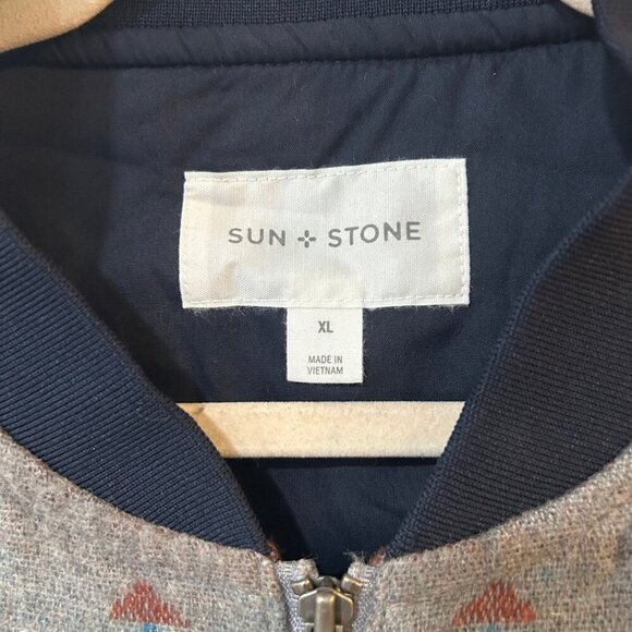 Sun + Stone Aztec Tribal Grey Blue Pattern Printed Vest Men’s Size X-Large - Picture 2 of 4